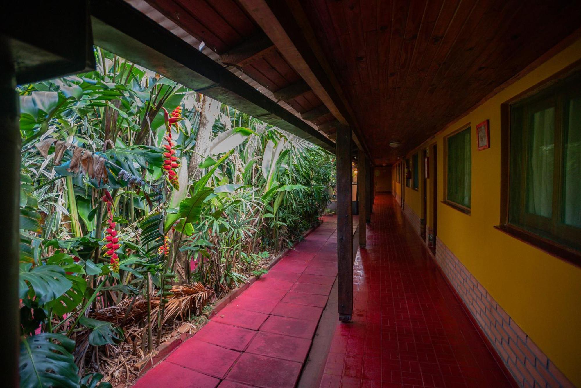 Hosteria Los Helechos Puerto Iguazu Bagian luar foto