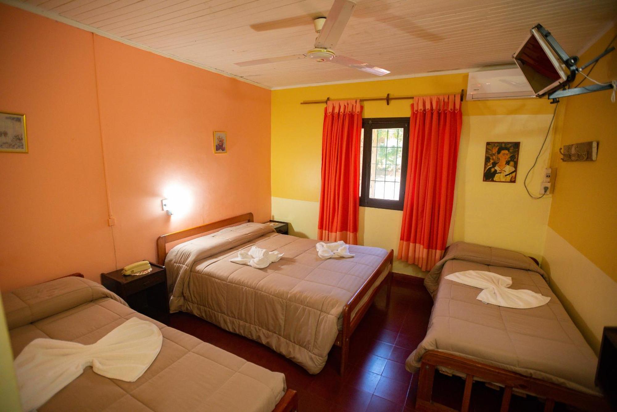 Hosteria Los Helechos Puerto Iguazu Bagian luar foto
