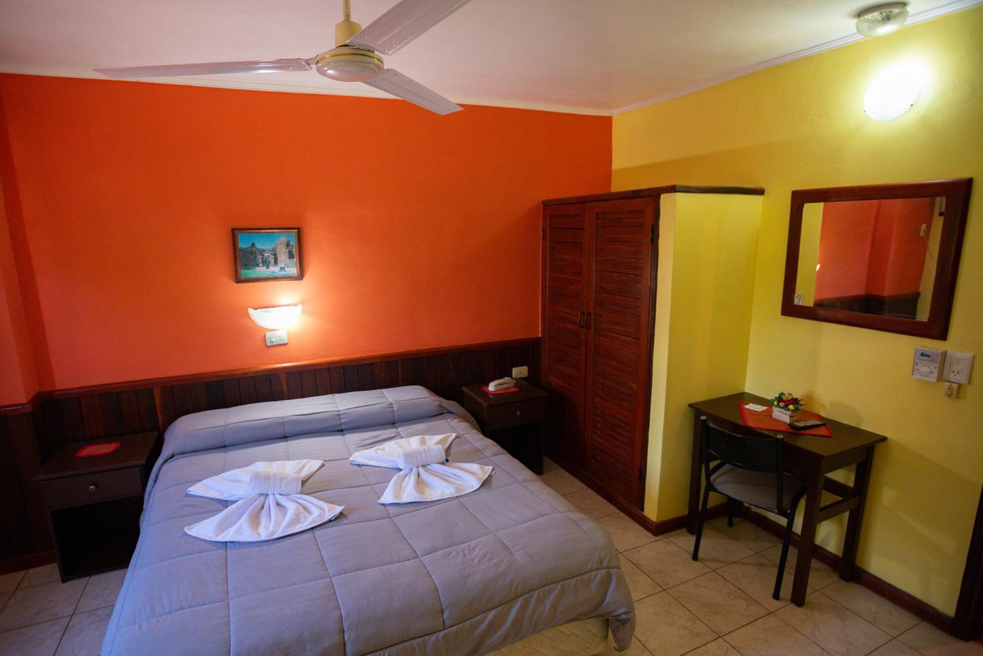 Hosteria Los Helechos Puerto Iguazu Bagian luar foto