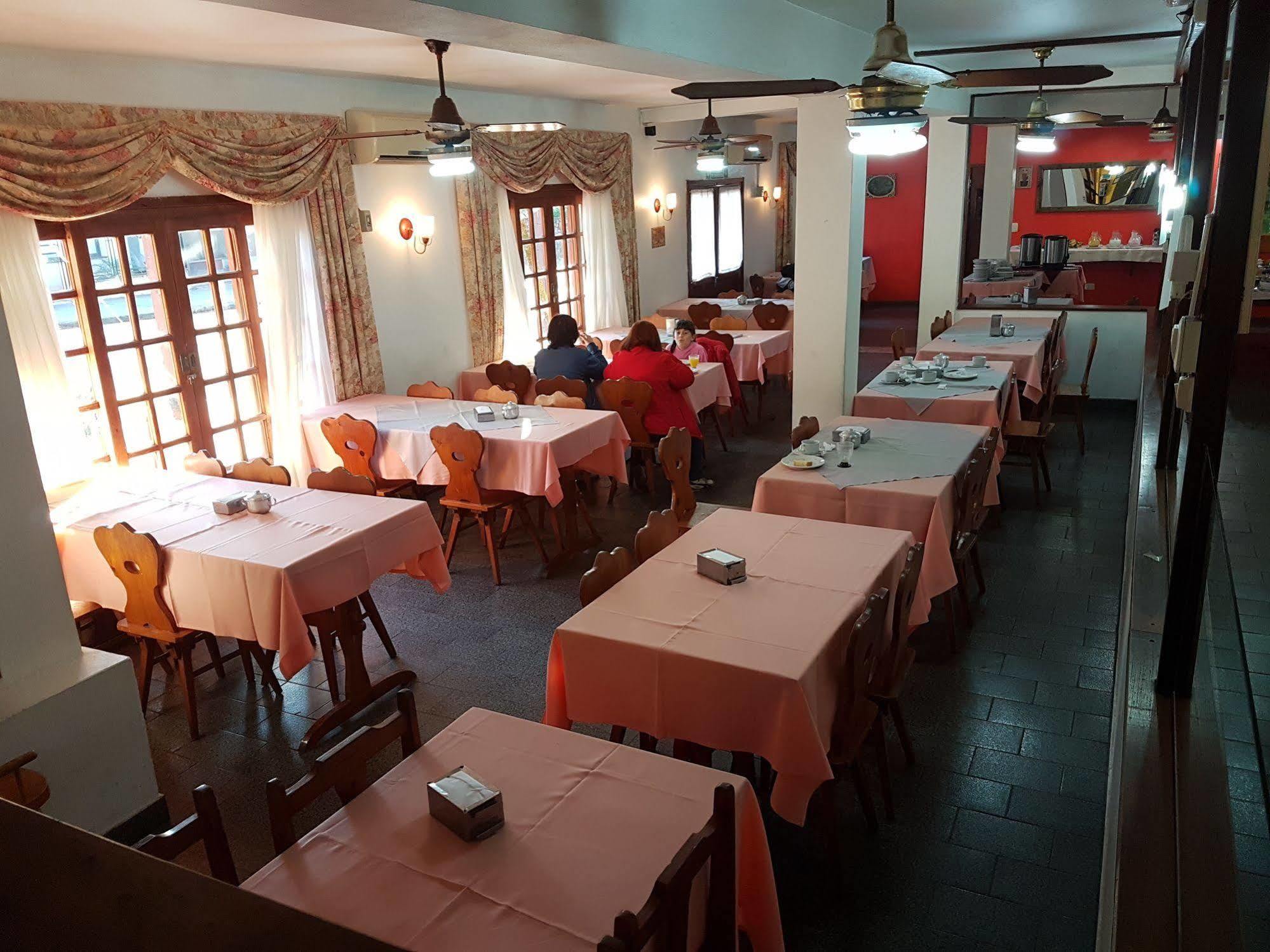 Hosteria Los Helechos Puerto Iguazu Bagian luar foto