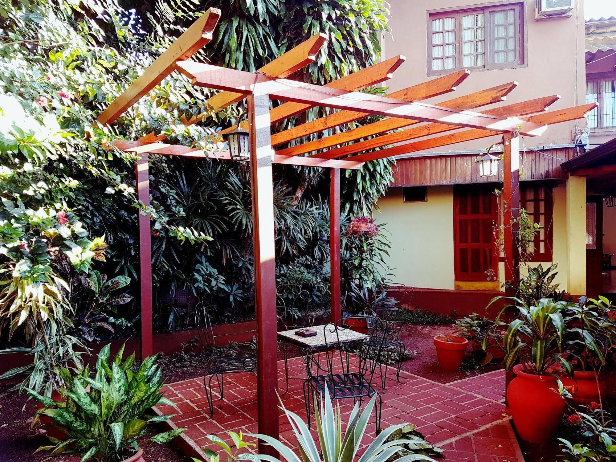Hosteria Los Helechos Puerto Iguazu Bagian luar foto